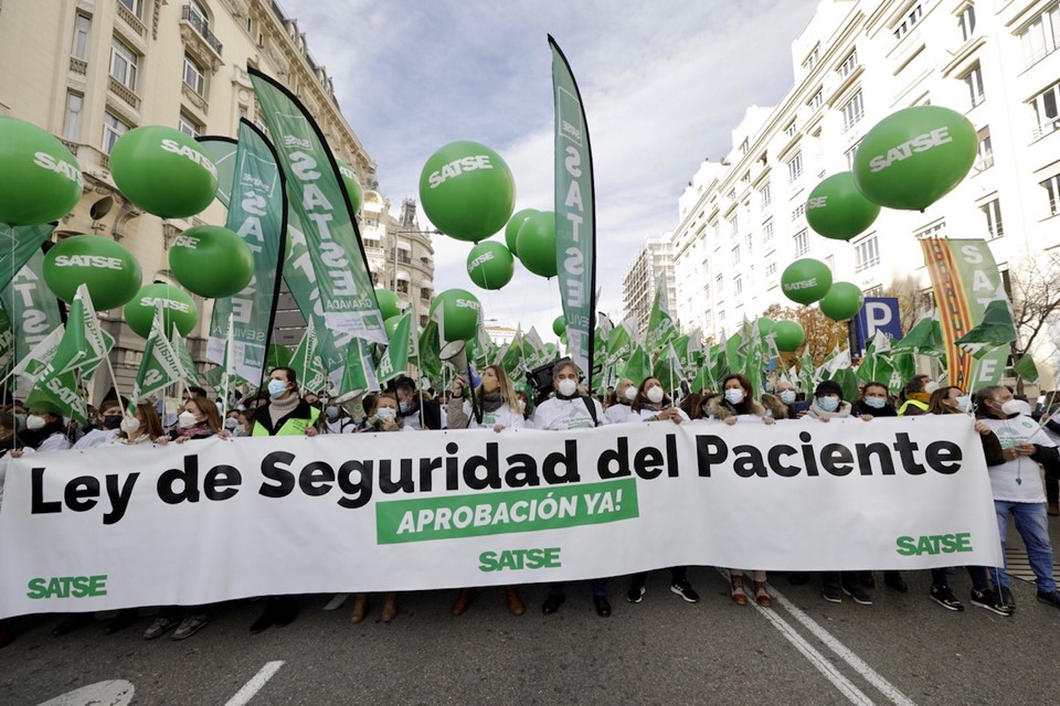 Protesta multitudinaria de SATSE ante el Congreso de los Diputados
