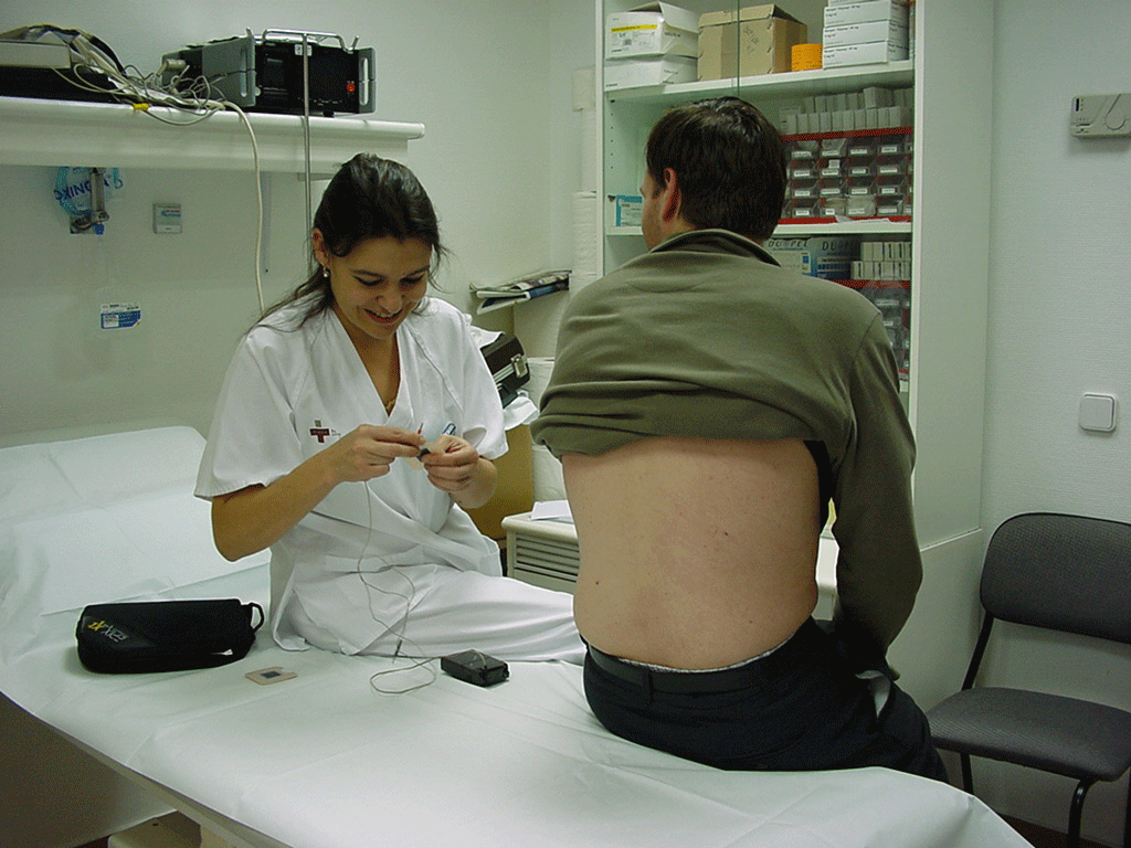 Enfermera de la unidad del dolor del Hospital Puerta de Hierro