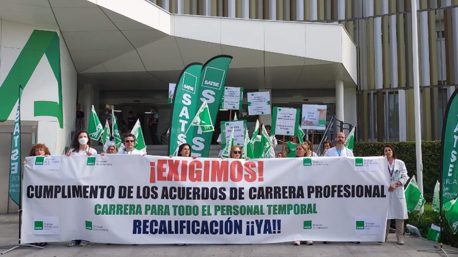 Protesta en Sevilla por la carrera profesional 