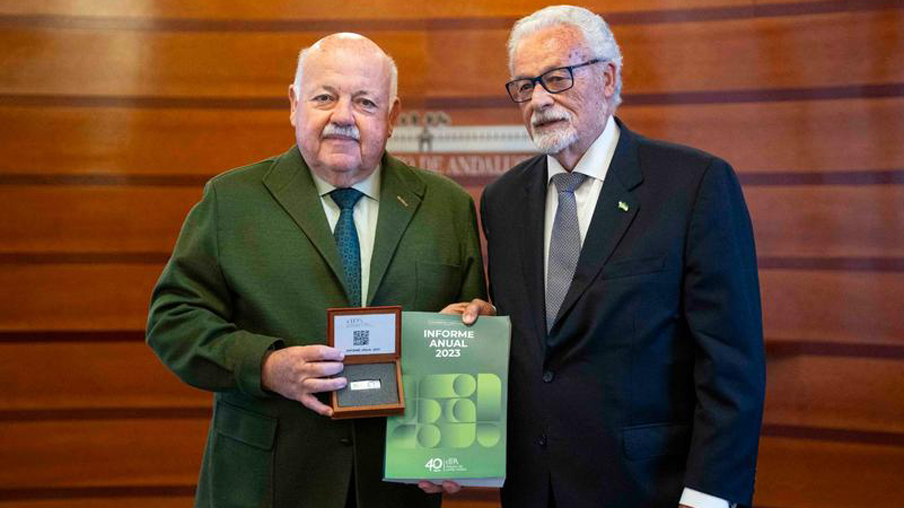 El Defensor del Pueblo Andaluz entrega el informe anual 2023 al Presidente del Parlamento
